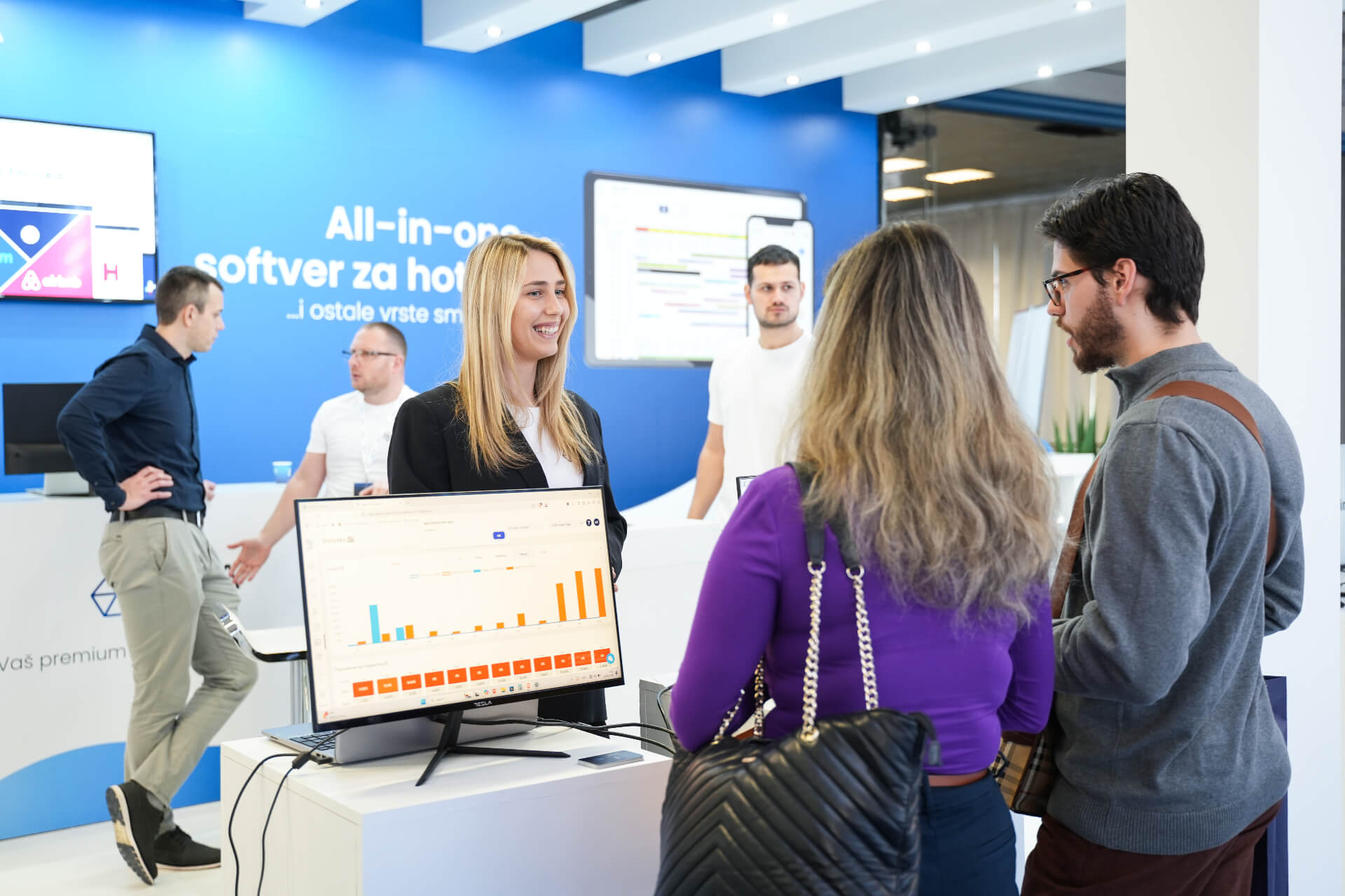 HotelSync-Team präsentiert die Plattform auf einer Fachmesse